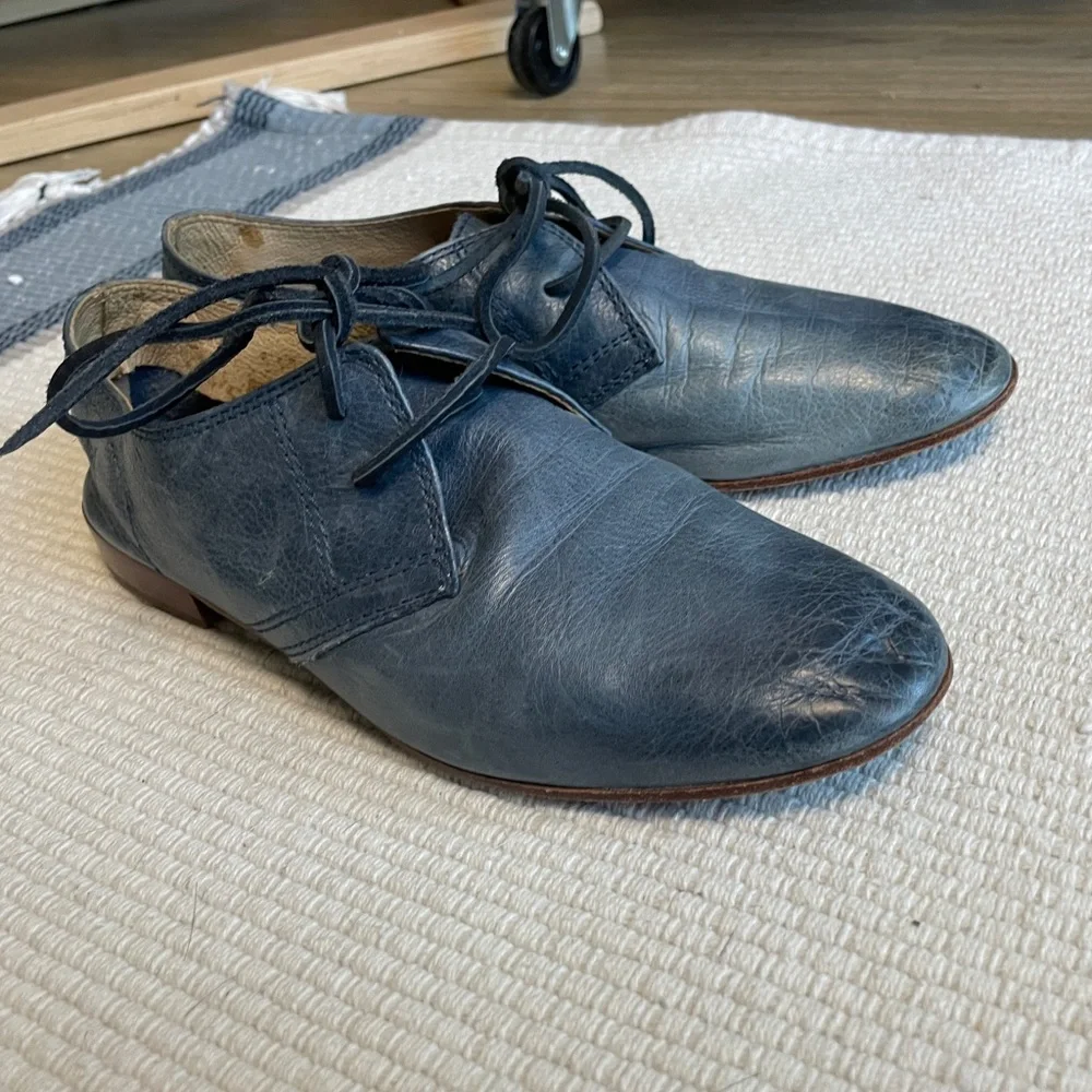 Frye Black Leather Lace-Up Flats